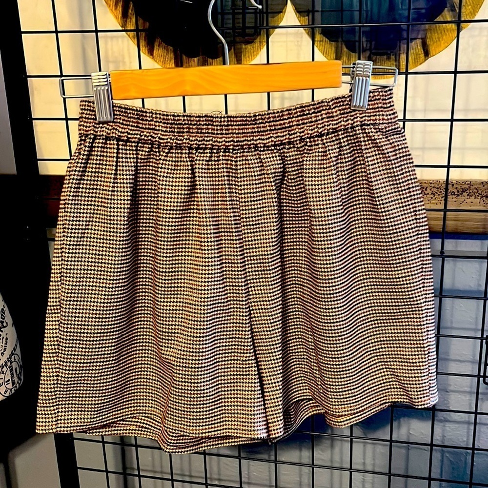 Rumored NWOT herringbone shorts. Elastic waist